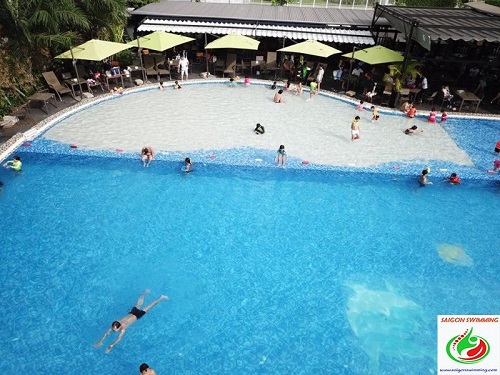 View hồ bơi xịn sò Maia Club quận 7